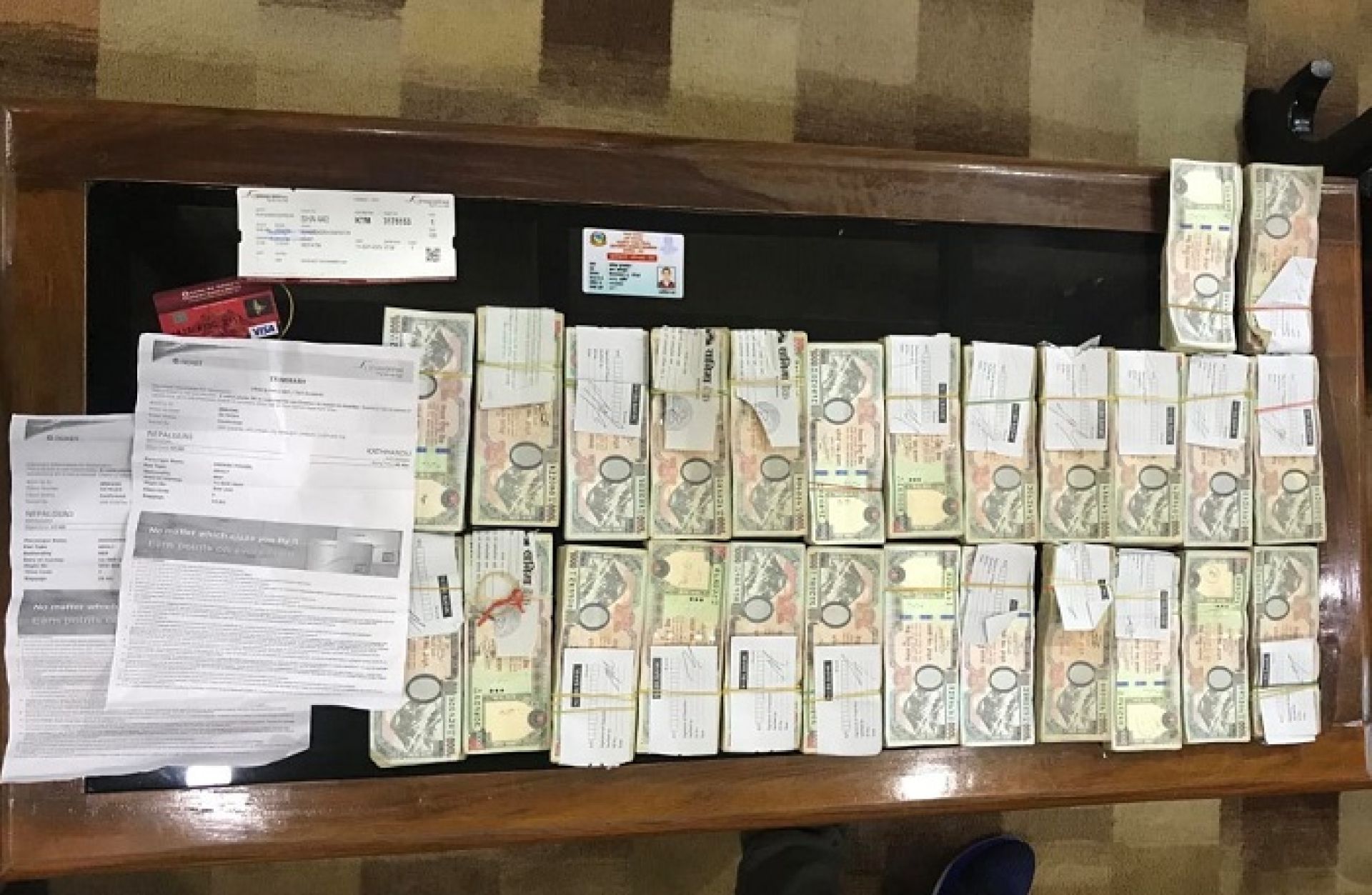 आन्तरिक राजस्वका कर अधिकृत सापकोटा २६ लाखसहित नेपालगञ्ज विमानस्थलबाट पक्राउ 